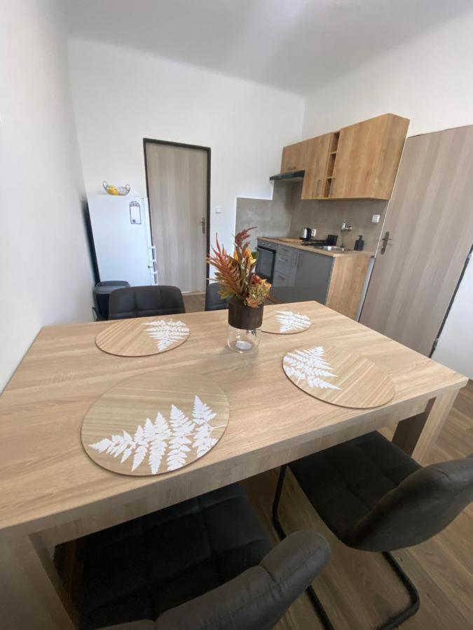 Cerna Ruze - Apartman 3 Plzeň Buitenkant foto