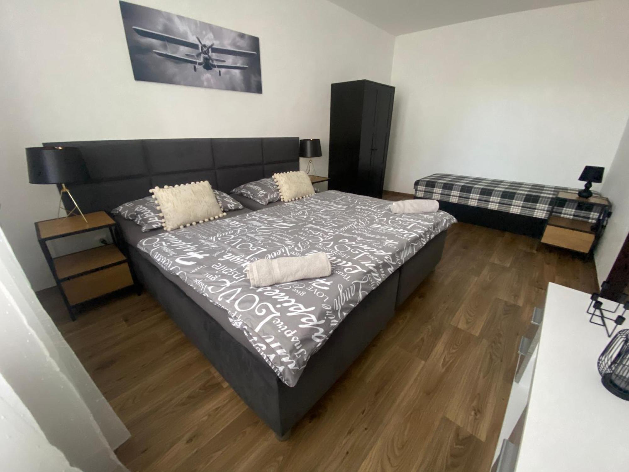 Cerna Ruze - Apartman 3 Plzeň Buitenkant foto