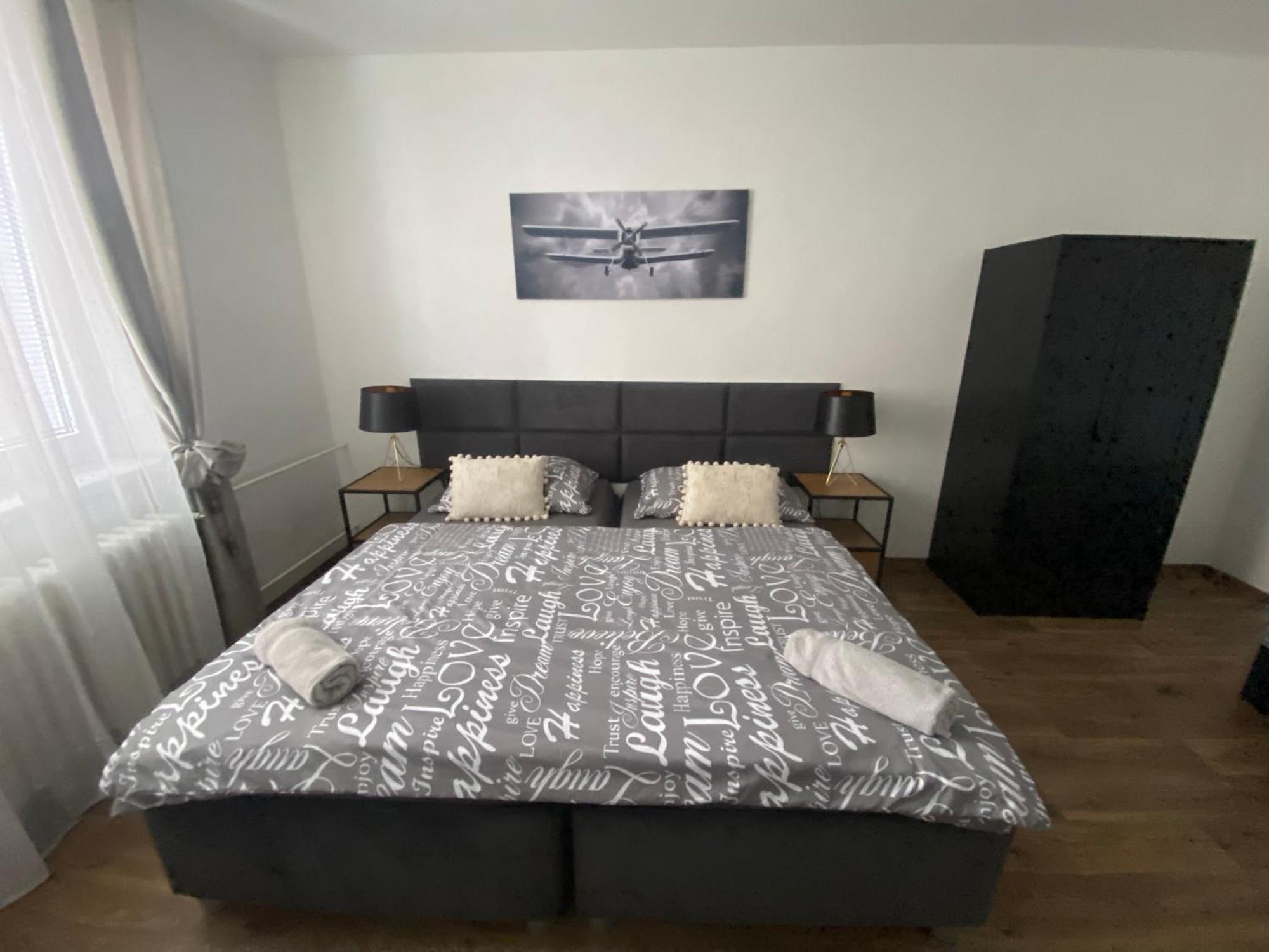 Cerna Ruze - Apartman 3 Plzeň Buitenkant foto
